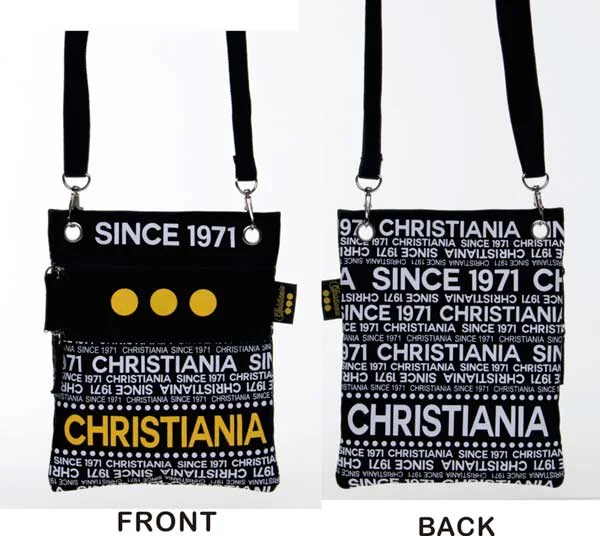 Christiania Crossbody - Classic Logo. Den ikoniske Christiania Crossbody i sort er både praktisk og stilfuld.